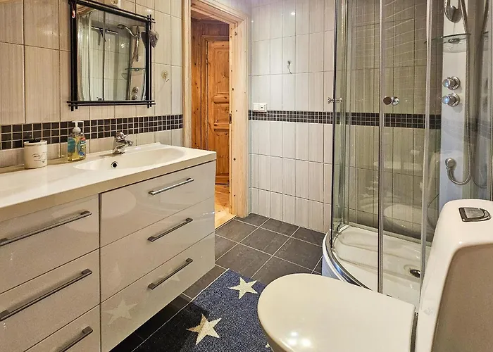 בית נופש Lovely In With Sauna *